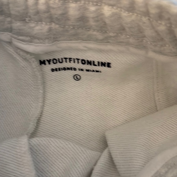 Gray Athletic Shorts with Relaxed Fit and Stretchy Fabric - Picture 5 of 7